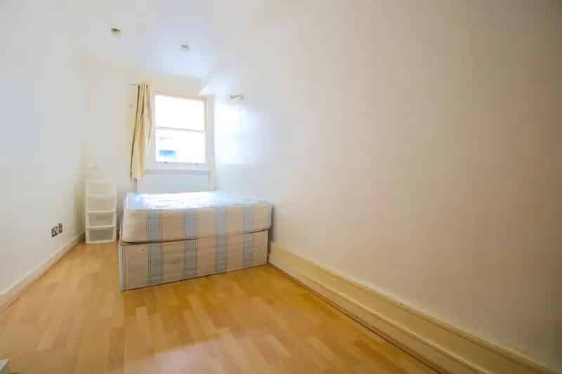 3 Bedroom Flat Near Queen Mary University Stepney Green