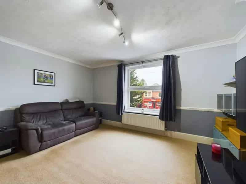 2-Bed Apartment Tilehurst Leasehold Parking