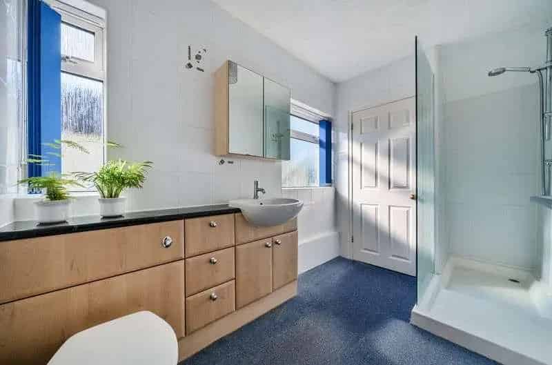 5 Bedroom Detached House with Annexe and Solar Panels