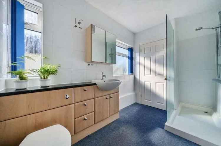 5 bed house for sale