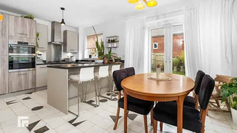 3 Bedroom Detached House For Sale in Cardiff