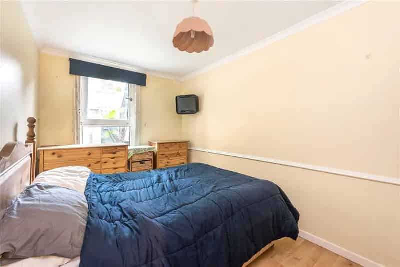 3 Bedroom Maisonette near Highbury and Islington