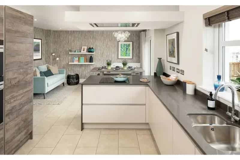 4 Bed Detached House East Calder 2 Ensuite Baths