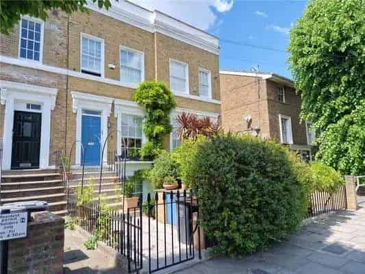 Four Bedroom Home with Garden and Roof Terrace De Beauvoir London