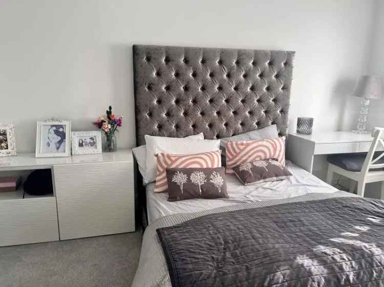 Four Bedroom Lake View House Hampton Gardens Zero Deposit Option