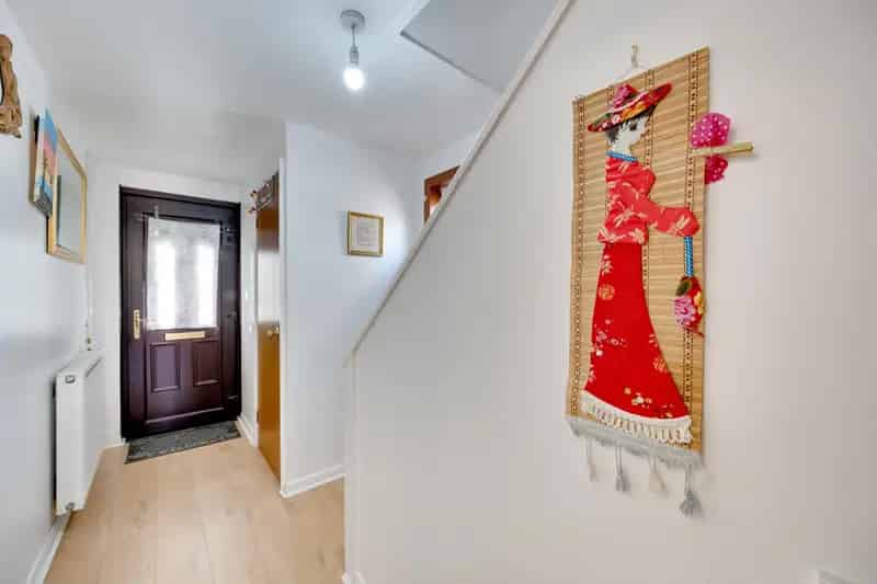 3 Bedroom Detached House For Sale Near Amenities and Schools