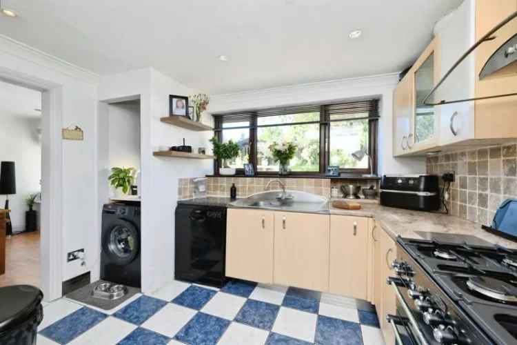 Four Bedroom Detached House with Gym Studio