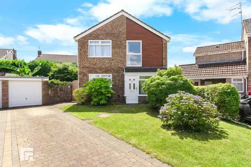 4 Bedroom Detached House for Sale in Radyr, Cardiff