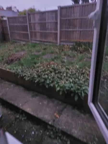 1 Bedroom Bungalow with Gardens Quiet Area