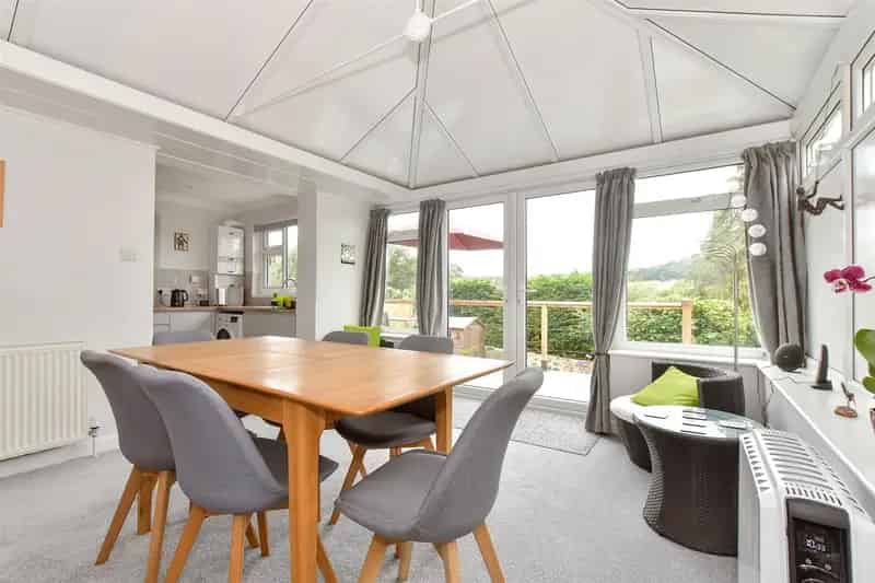 2 Bedroom Bungalow for Sale in Wroxall