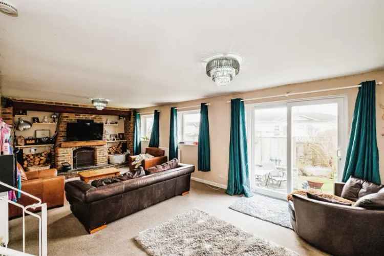 4-Bedroom House Near Lancing Beach Family Home Ample Parking