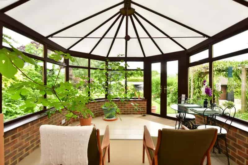 6 Bedroom Detached House with Annexe and Extensive Gardens