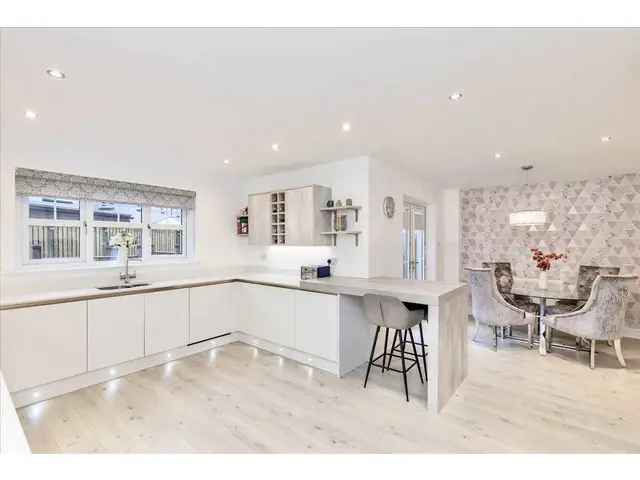 4 Bedroom Detached House for Sale in Bathgate