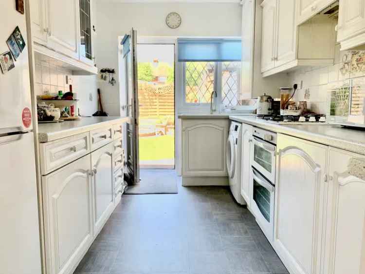 3 Bed Semi-Detached House Near Local Schools