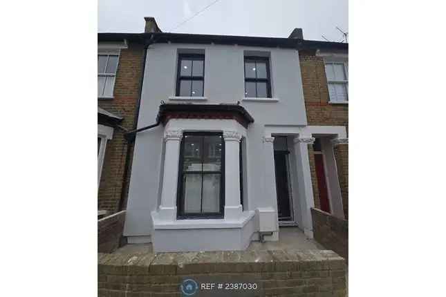 Terraced House to Rent in London SW17