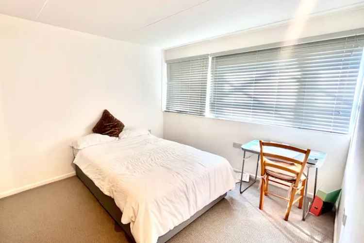 Two-Double Bedroom Apartment Near Ewell West Station