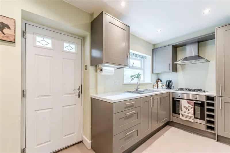 1 Bedroom Grade II Listed Terrace House For Sale Near Train Station