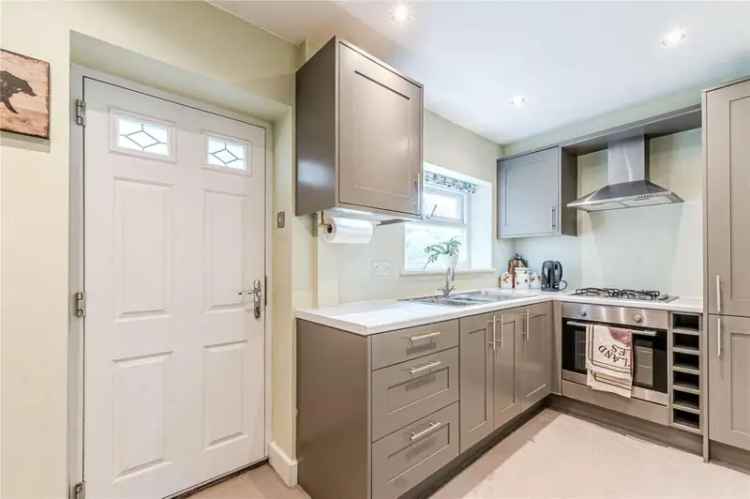 1 Bedroom Grade II Listed Terrace House For Sale Near Train Station