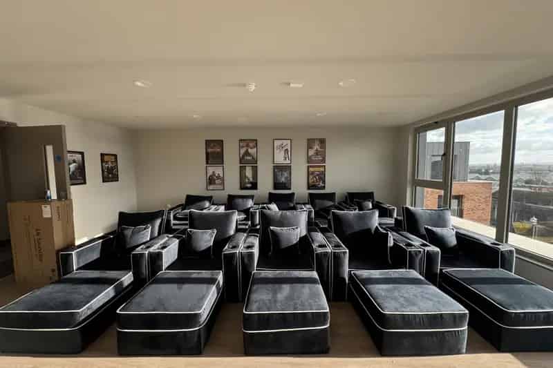 Luxury Studio Apartment Feltham New Build