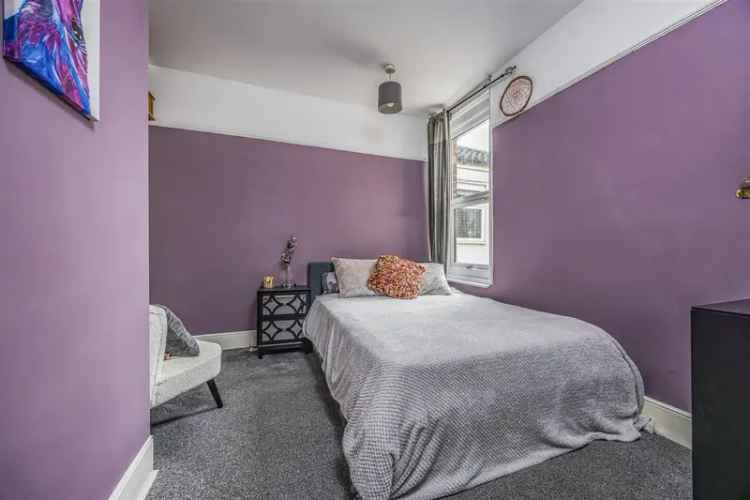 3 Bedroom Terraced House for Sale in Baffins