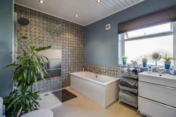 3 Bed Detached House for Sale Wrenthorpe