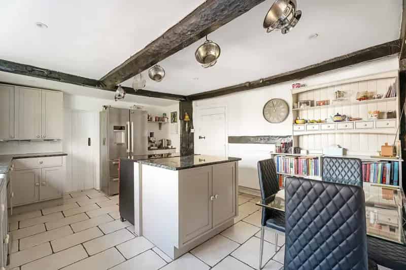 6 Bedroom Detached House with Indoor Pool and Coach House