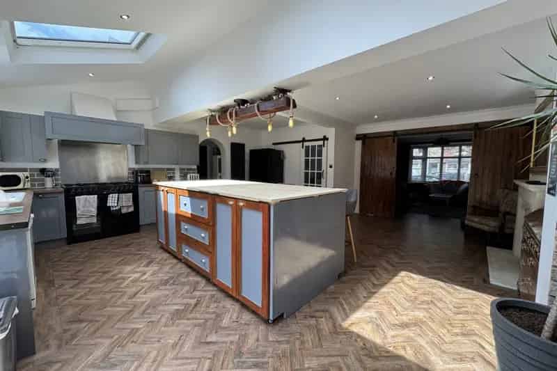 Charming 3-Bed House Near Grantham Town Centre