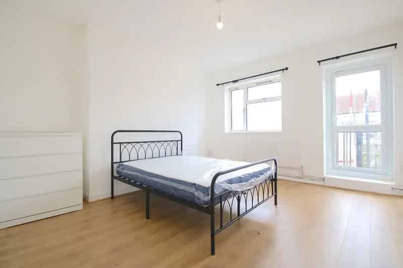 3 Bedroom Flat E1 Near Shadwell DLR Newly Refurbished