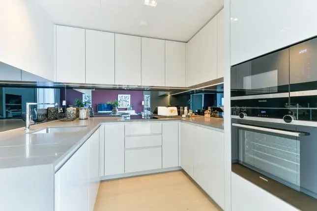 Flat to rent in Newfoundland Place, London E14