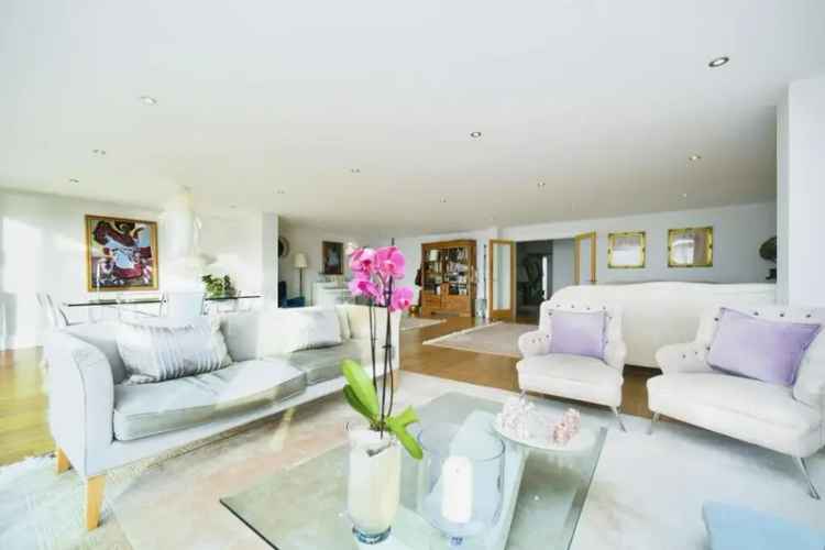 4 Bedroom Detached House for Sale near Brighton College