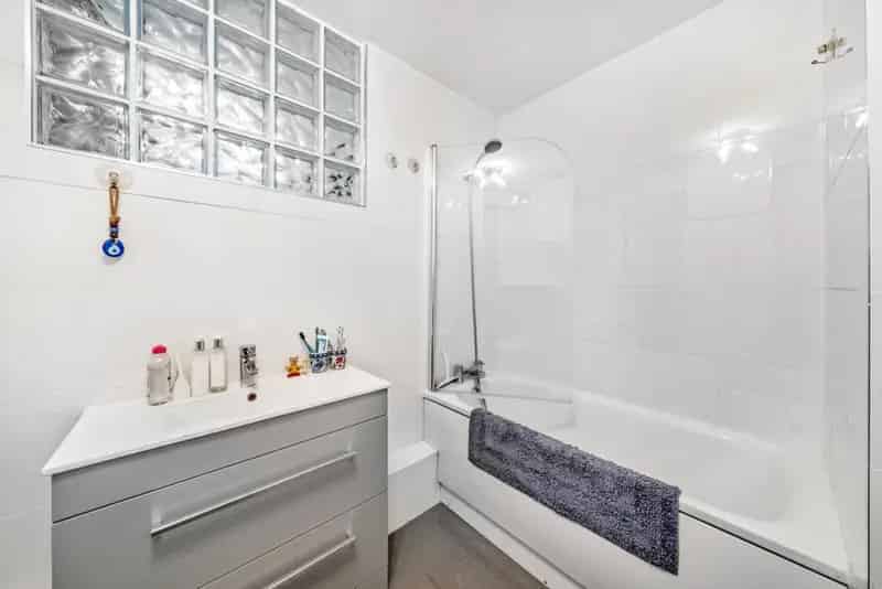 Stunning Modern Apartment near Blackheath Standard