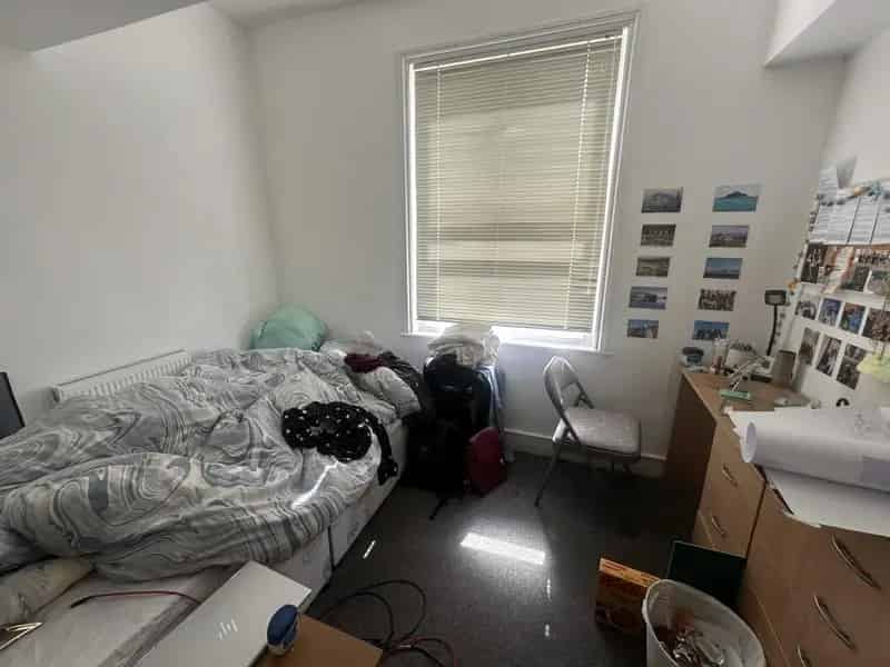5 Bedroom Flat Near University