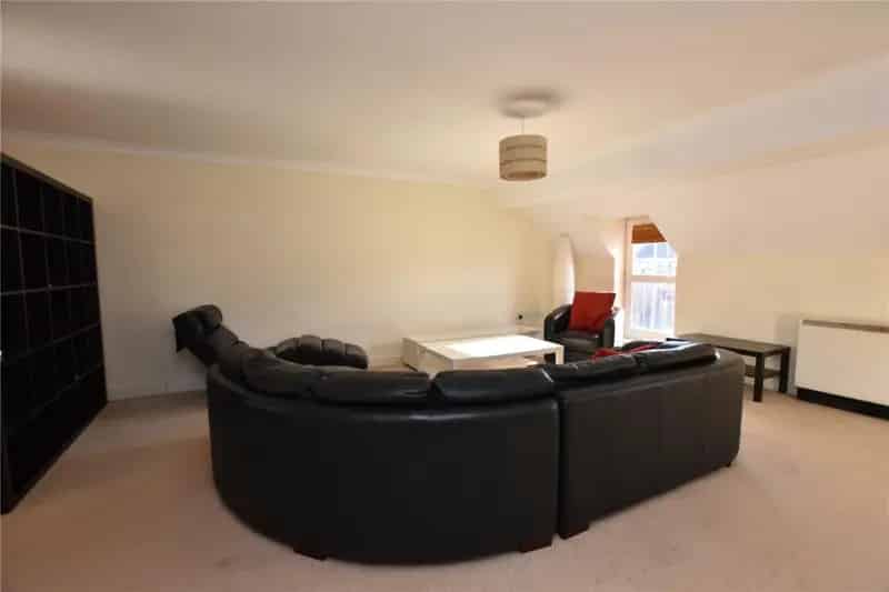 3 Bedroom Duplex Apartment Near Apperley Bridge Station