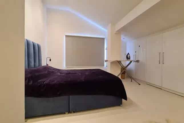 Detached House for Sale Kingston Upon Thames KT2
