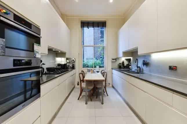 Flat for sale in Palace Court W2