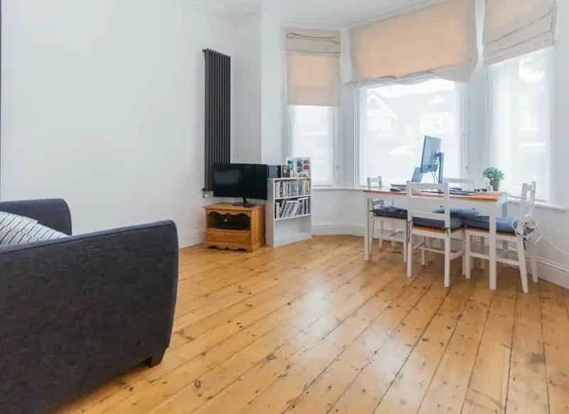 Spacious Flat near Ealing Broadway Station