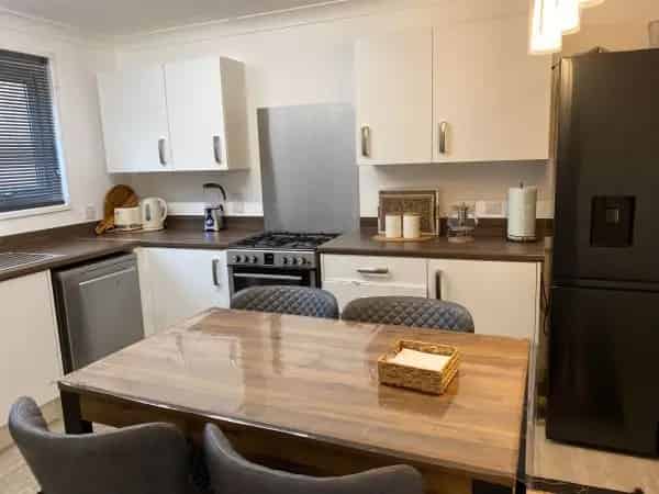 3 Bedroom House New Kitchen Big Garden Great Neighbours
