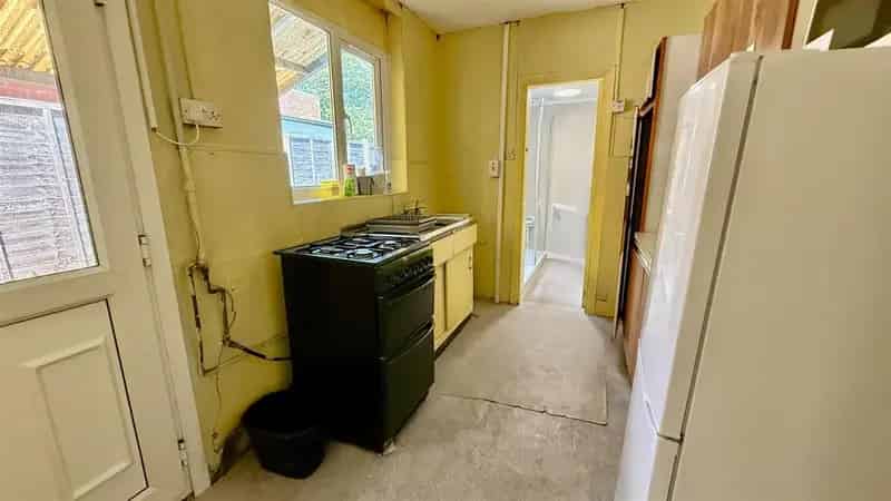 3 Bedroom Semi-Detached House for Sale - Full Modernisation Required