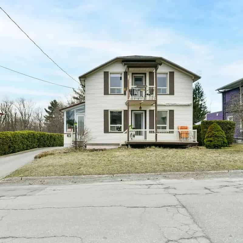 Duplex for Sale: 2 Units, Recent Renovations, Great for Investors