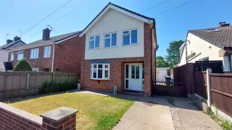 3 Bedroom Detached House To Rent