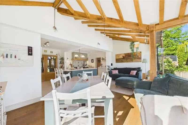4 Bed Extended Family Home with Open Plan Living and Large Garden