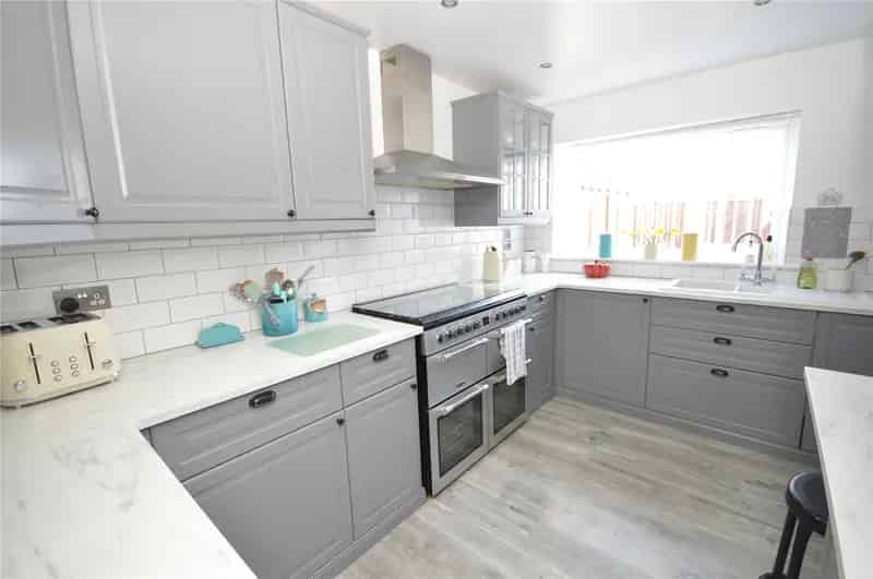 Immaculate 4-Bed Semi Detached Home Near M62 M1 Motorways
