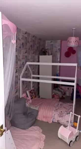 2 Bed Flat Near Seafront Shops and Transport