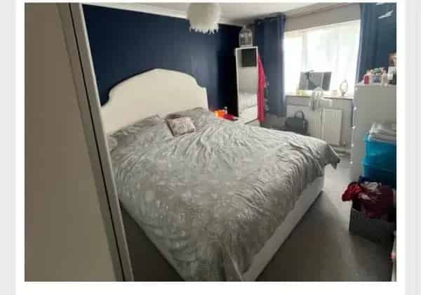 3 Bed Semi-Detached House Near Town Centre