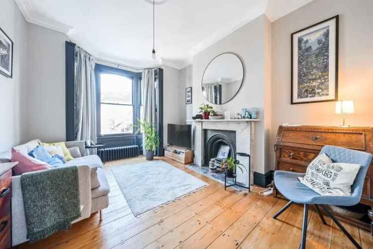 Flat For Sale in London, England