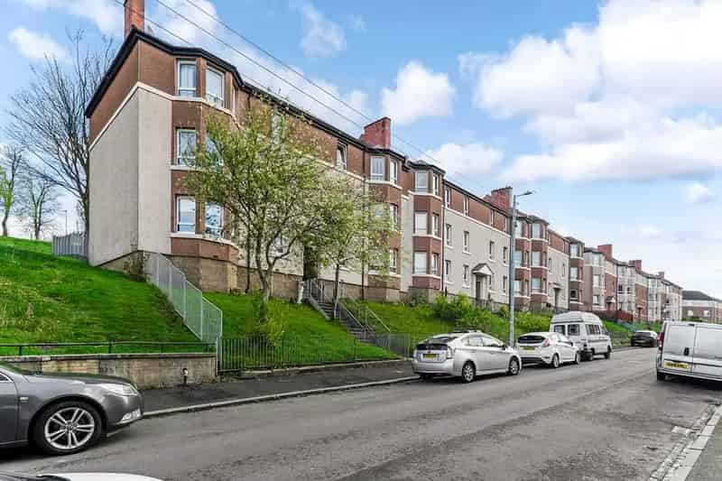 2 Bedroom Flat for Sale Near Amenities and Transport