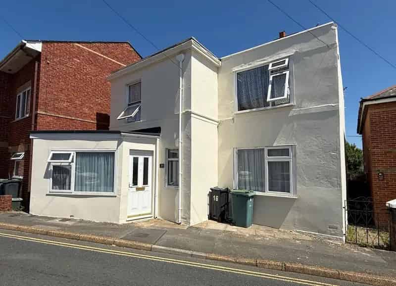 3 Apartment Freehold Building - Rental Income Opportunity