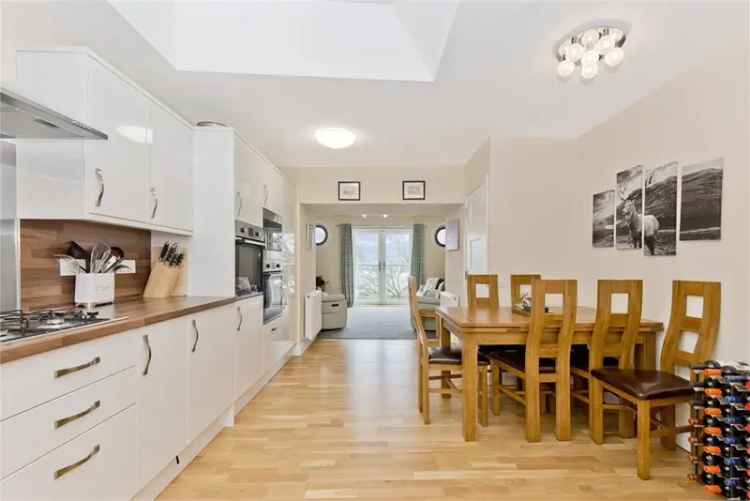 3 Bed Flat - Maisonette with 1 Reception Room