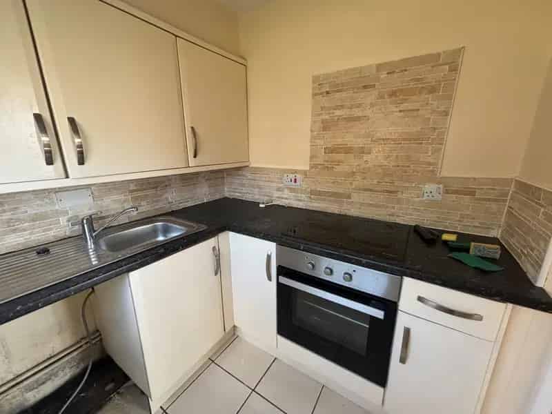Birchgrove Studio Apartment - Unfurnished