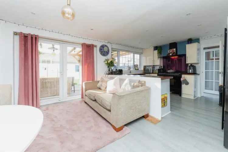 Spacious 4-Bedroom Home Near Stevenage Town Centre